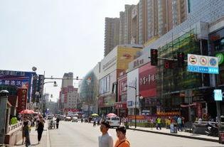 重庆商业街爆料视频,街头小吃与时尚潮流并存  第2张